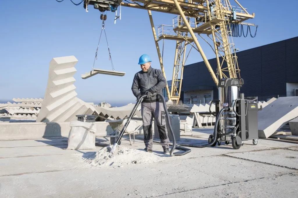 Industrial vacuuming and dedusting