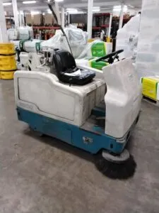 Used TENNANT 6200 Sweeper