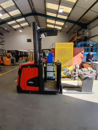 LINDE V10 Order Pickers & VNA Equipment