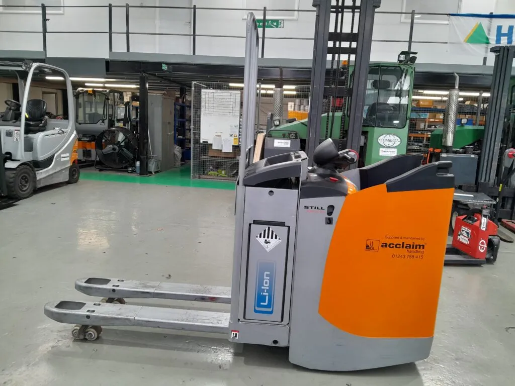 STILL EXU-S and EXU-SF stand-on pallet trucks: EXU-S 22, EXU-S 24 and EXU-SF 20