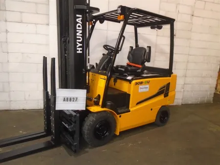 HYUNDAI 30B-9U Electric Forklift