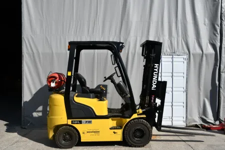 HYUNDAI 18L-7M LP Gas Forklift