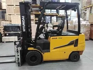 Used HYUNDAI 35B-9U Electric Forklift